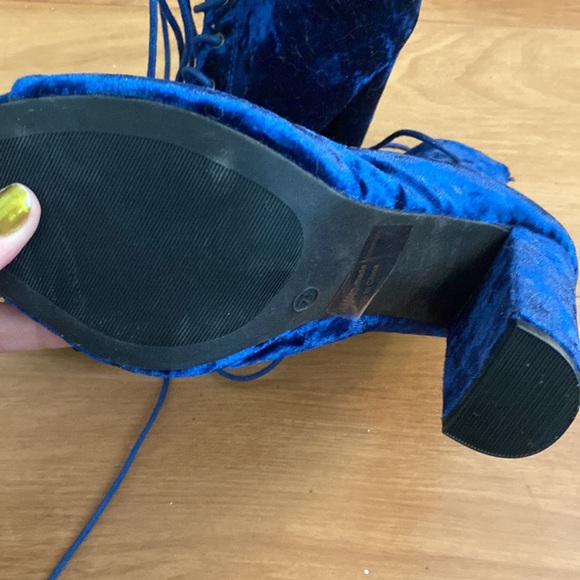 New lace up velvet booties - Picture 3 of 3